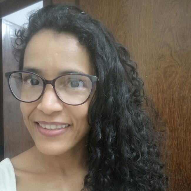 Emprego de babá em Montes Claros: Dayane