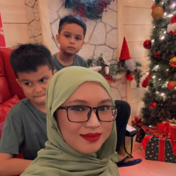 Babysitter in Singapore: Nora