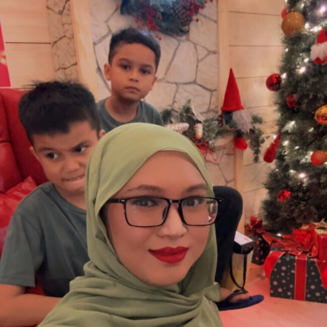 Babysitter in Singapore: Nora