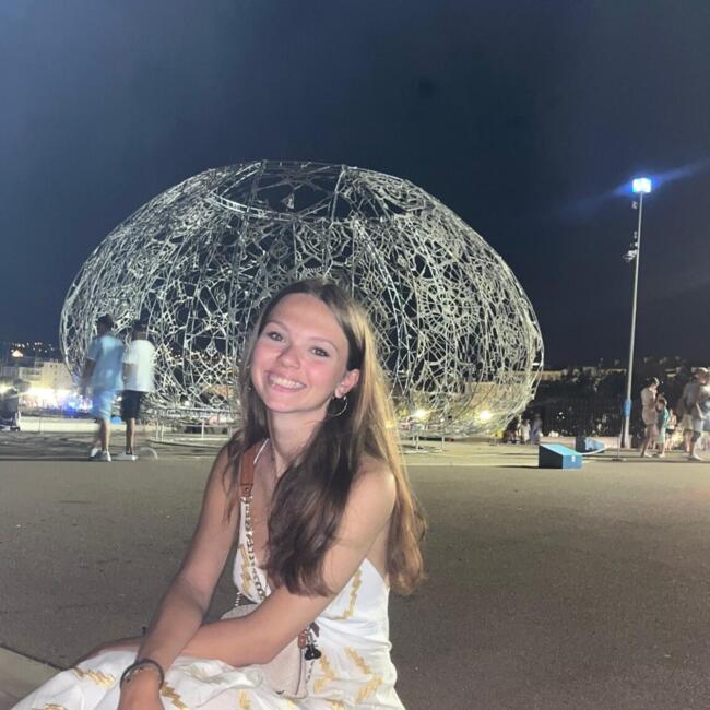 Babysitter in Boulogne-Billancourt: Ines