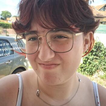 Babysitter in Anglet: Lola