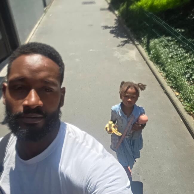 Trabalho de babysitting em Paris: Kenny