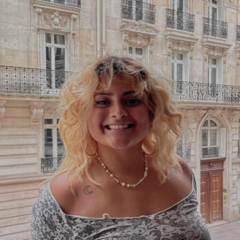 Babysitter in Sunshine Coast: Laura