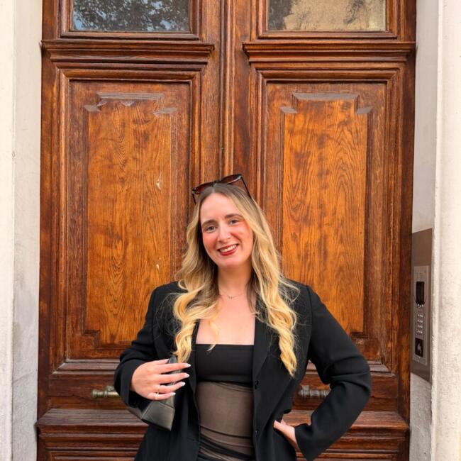 Baby-sitter à Biarritz: Jade