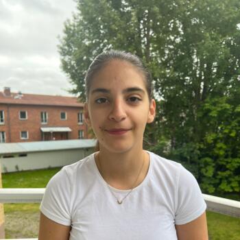 Babysitter in Västerås: Nicole Usurelu