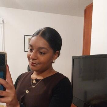 Babysitter in Saint-Jean-le-Vieux: Thierya