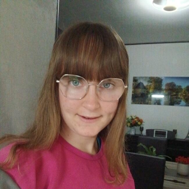 Babysitter in La Rochelle: Adeline