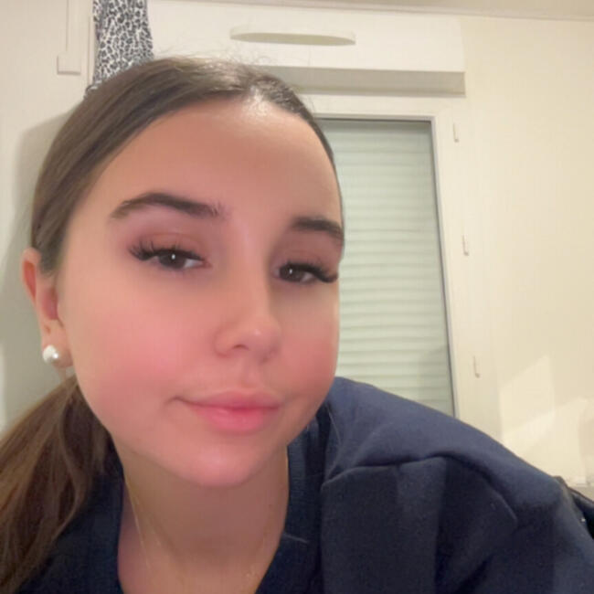 Babysitter in Nîmes: Melina