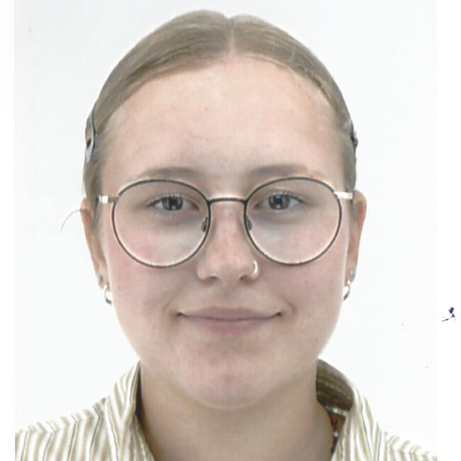Babysitter in Freiburg: Charlotte