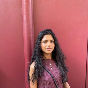 Babysitter in Champs-sur-Marne: Maanisha