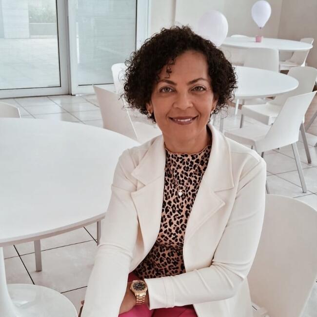 Babysitter in Bombinhas: Elenice Maria