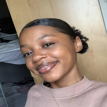 Babysitter in Vitry-sur-Seine: Lina