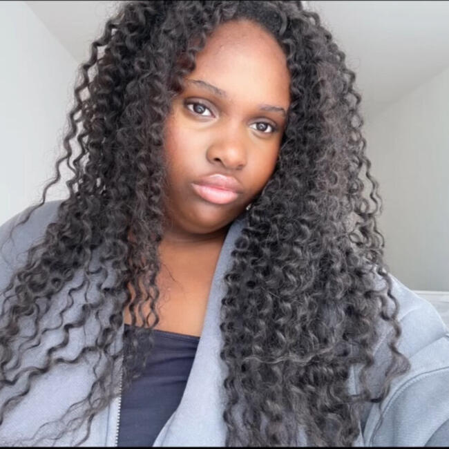 Babysitter in Colombes: Nayanka