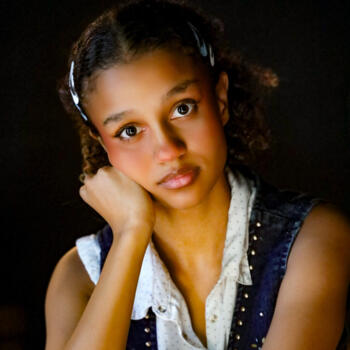 Babysitter in Riverside: Maya