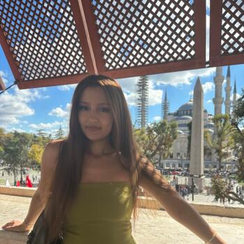 בייביסיטר ב- שטרסבורג: Chaima