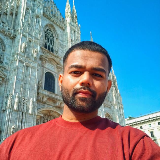 Babysitter in Milan: Aditya