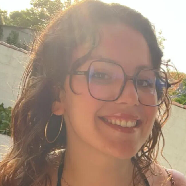 Babysitter in Périgné: Athénaïs