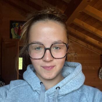 Babysitter in Seytroux: Melina
