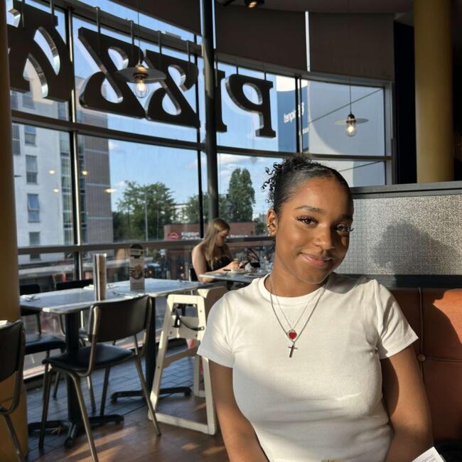 Babysitter in Kingston upon Thames: Keziah