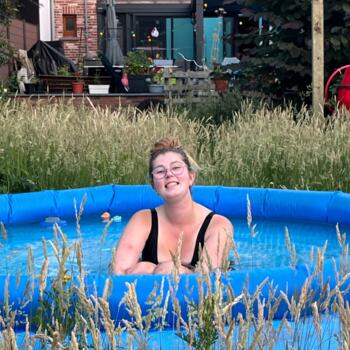 Babysitter in Zwijndrecht: Yelena
