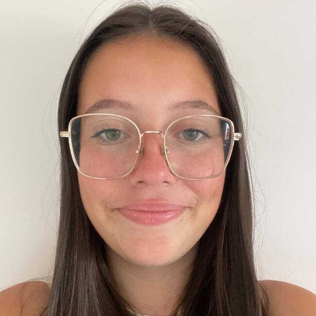 Babysitter in Brie (Bretagne): Faustine