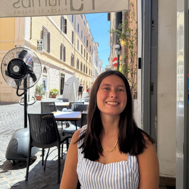 Babysitter in Louisville: Hope