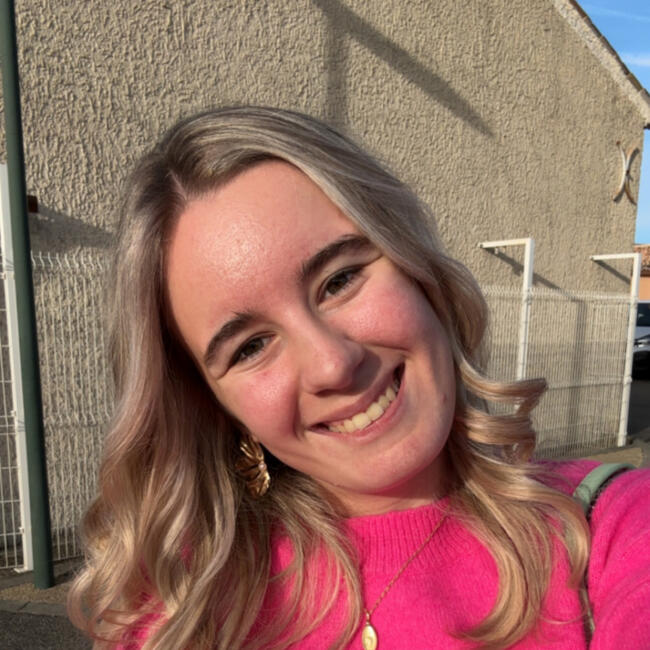 Babysitter in Saint-Paul-Trois-Châteaux: Alexane