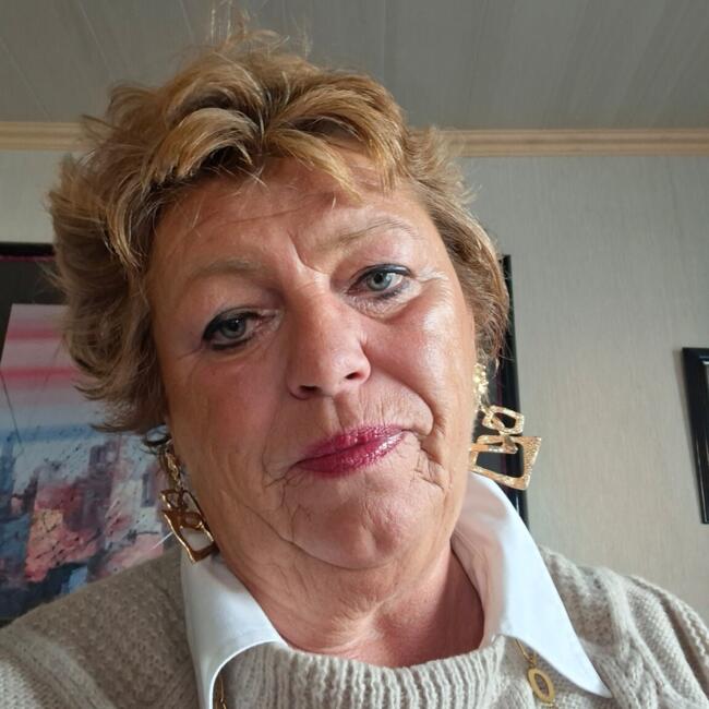 Babysitter in Saint-Ghislain: Laurence