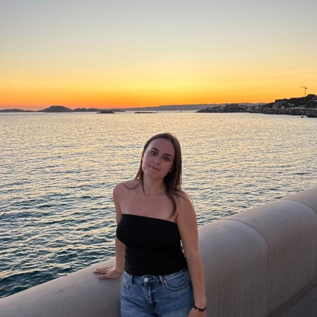 Babysitter in Fleury-Mérogis: Ines