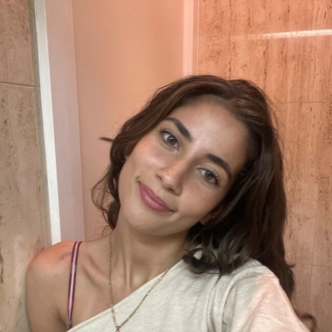 Babysitter in Almada: Daniela