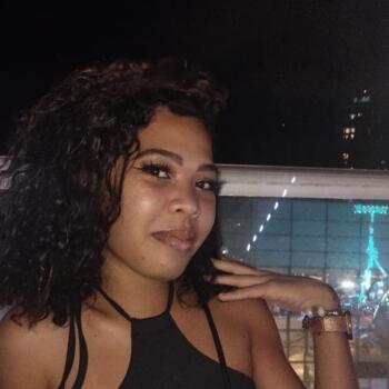 Babysitter in Vila Velha: Esther