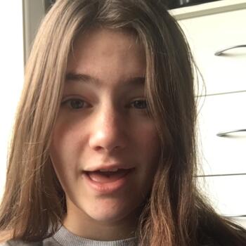 Babysitter in Invercargill: Sophie Ferrari