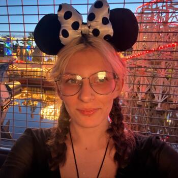 Babysitter in Fresno: Chloe