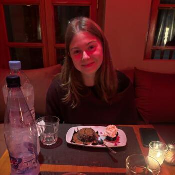 Babysitter in Aubenas: Elisa