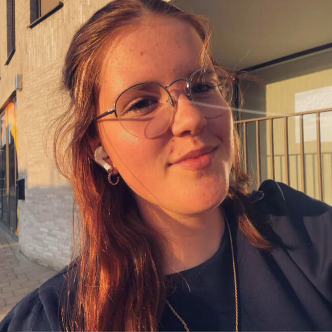Babysitter in Ieper: Emilia