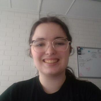 Babysitter in Hobart: Holly