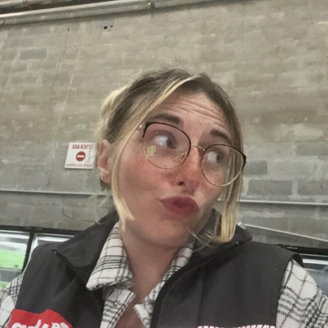 Babysitter in Saint-Raphaël: Elena