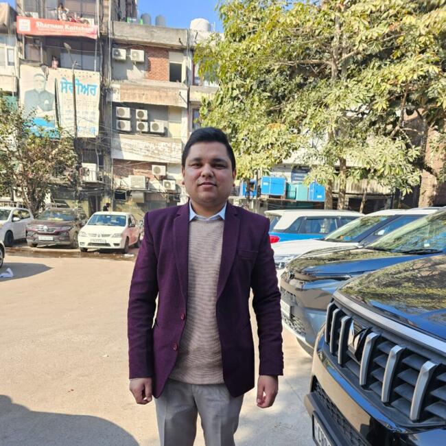 लुधियाना में बेबीसिटिंग की नौकरी: Ashish