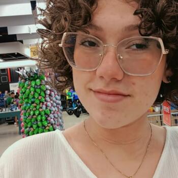 Babysitter Londrina: Yasmin