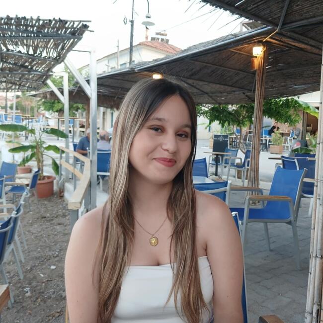 Babysitter στην περιοχή Άγιοι Ανάργυροι: Μαρια Ελενη