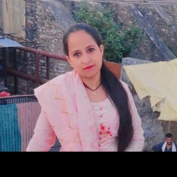 बेबीसिटर नई दिल्ली: Komal