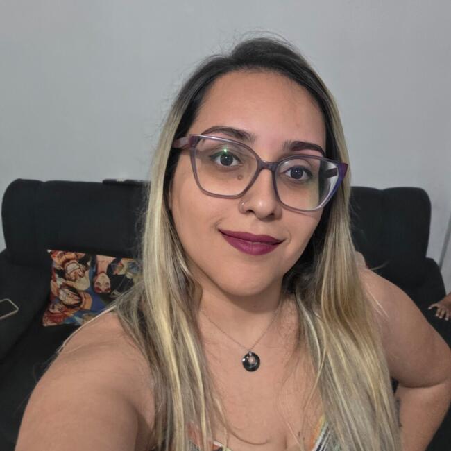 Emprego de babá em Brasília: Anne Karolliny