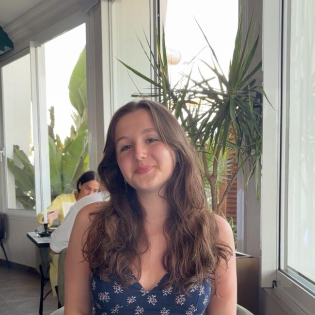 Babysitter in Manchester: Elizabeth