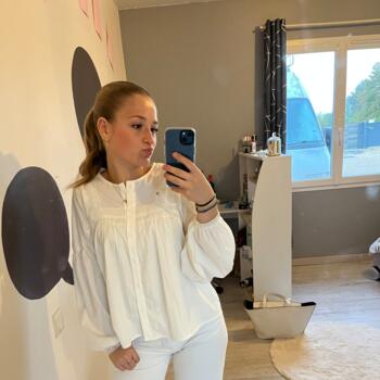 Babysitter in Jouhet: Enora