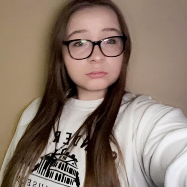 Babysitter in Bowling Green: Ava