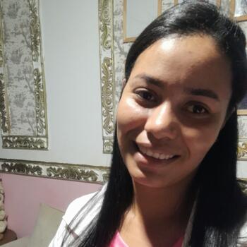 Babysitter in Anápolis: Elen domingos