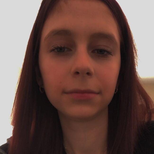 Babysitter in Poule-les-Écharmeaux: Cassie