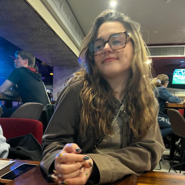 Babysitter in Saint-Yrieix-sur-Charente: Lali