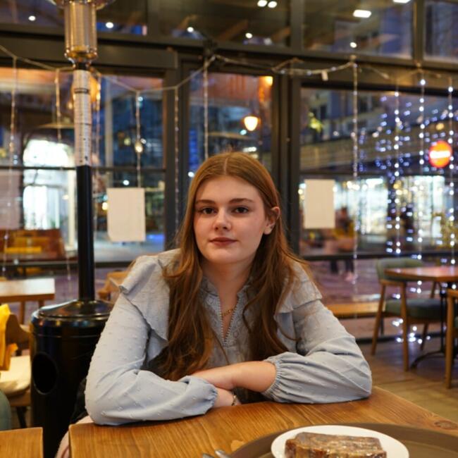 Babysitter in Rouen: Emma