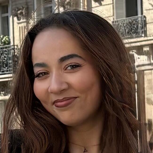 Babysitter in Varreddes: Yasmine